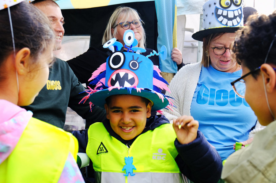 Tent Kind Gelukkig Met Hoed
